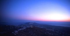 Erste Morgenröte am Himmel über Santorini / Kykladen. 04:45.UHR