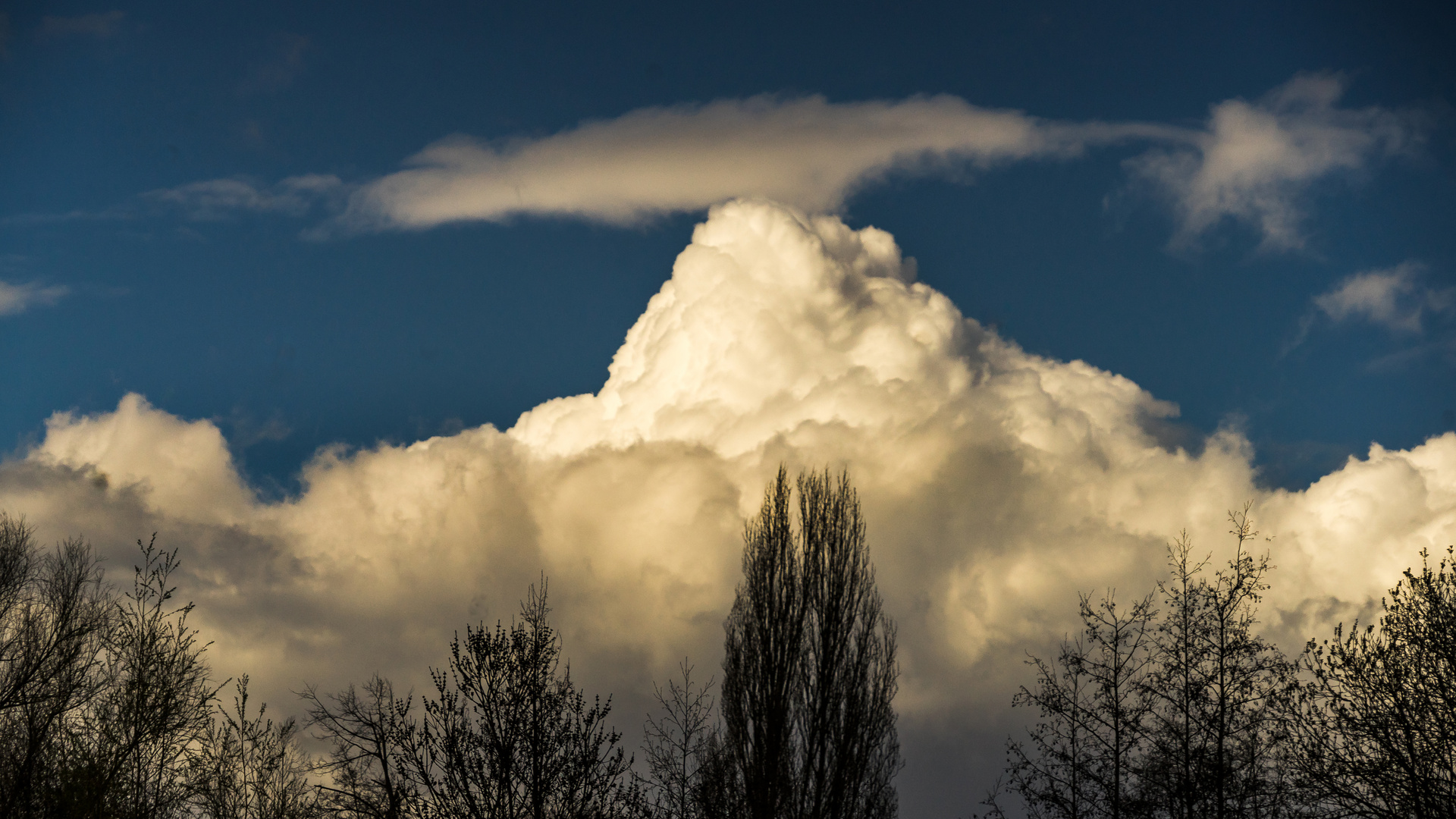 Erste schöne Wolkenberge