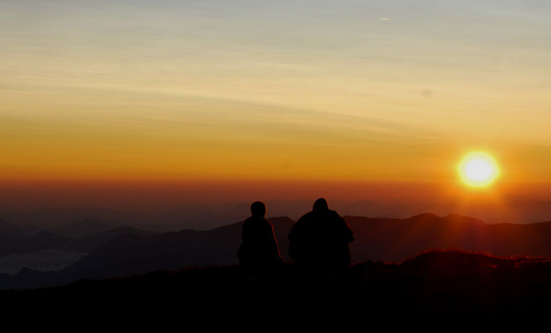 Erste Sonnenstrahlen am Hohen Nock