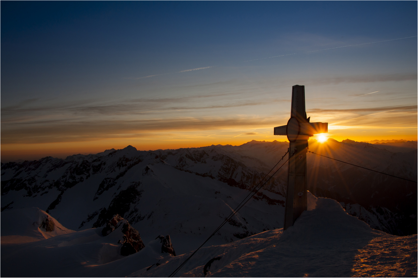 Erste Sonnenstrahlen am Schwarzenstein