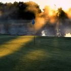 Erste Sonnenstrahlen auf dem Golfplatz