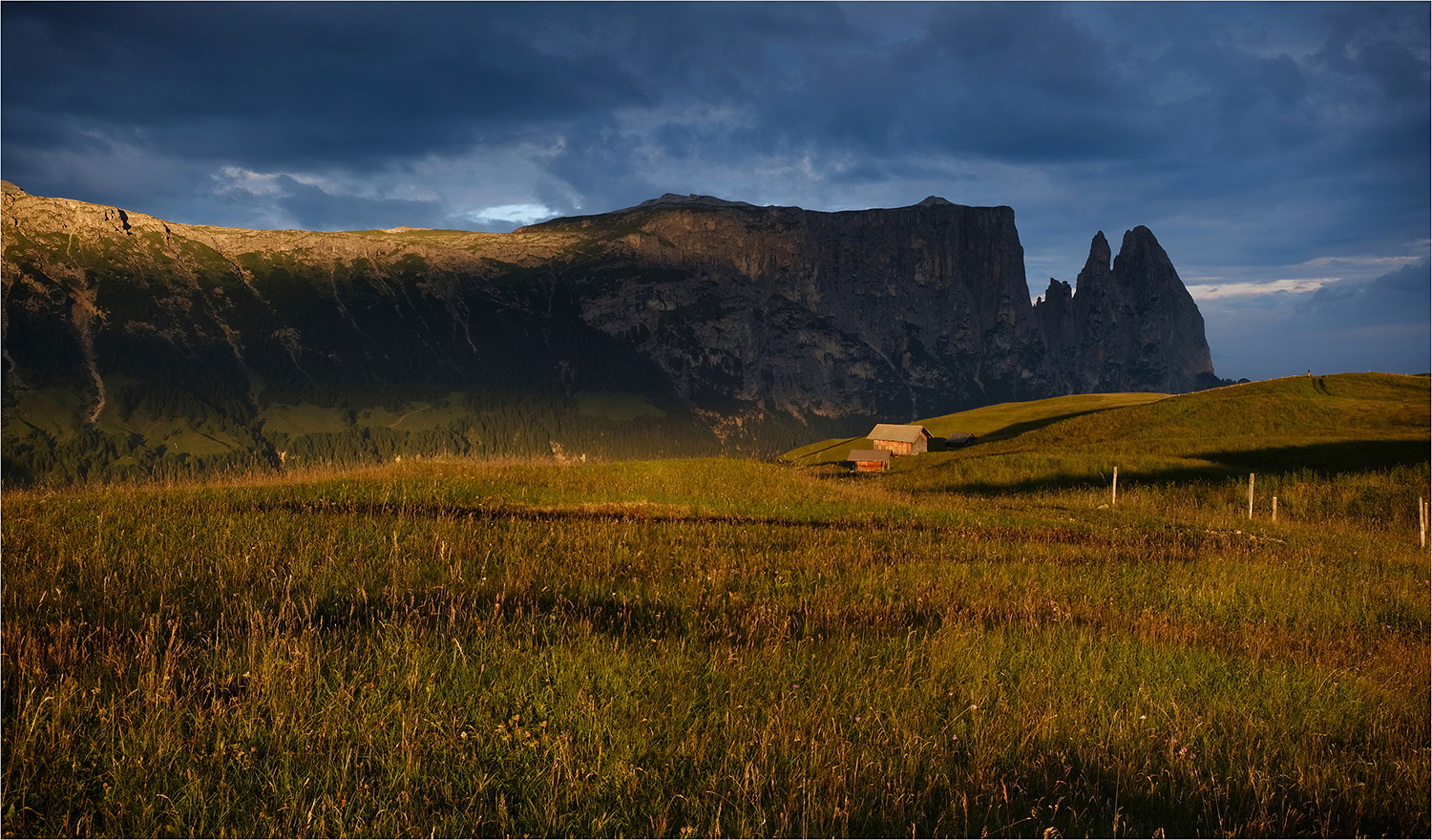 Erste Sonnenstrahlen auf der Seiser Alm