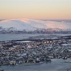 Erste Sonnenstrahlen auf Tromsö