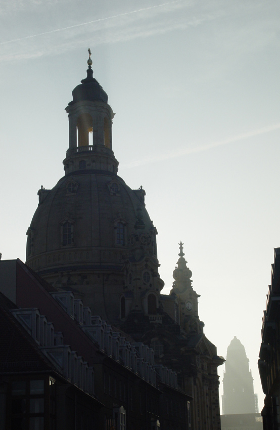 Erste Sonnenstrahlen in der Dresnder Frauenkirche