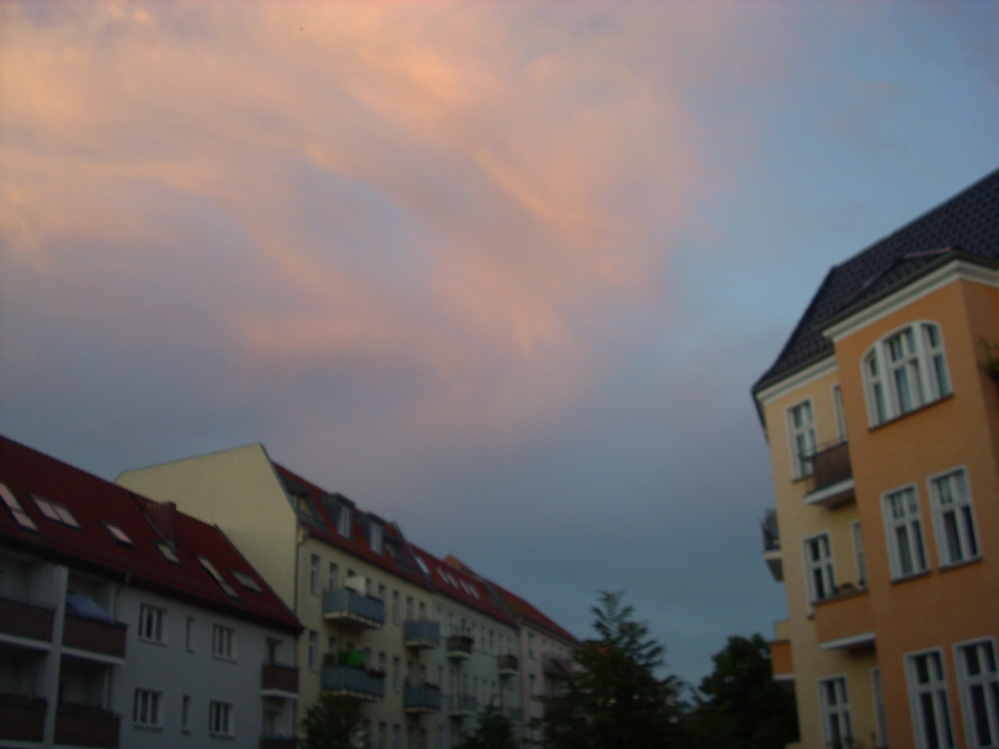 Erste Sonnenstrahlen über Berlin