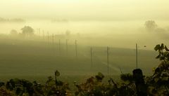 erste Sonnenstrahlen vertreiben den Nebel