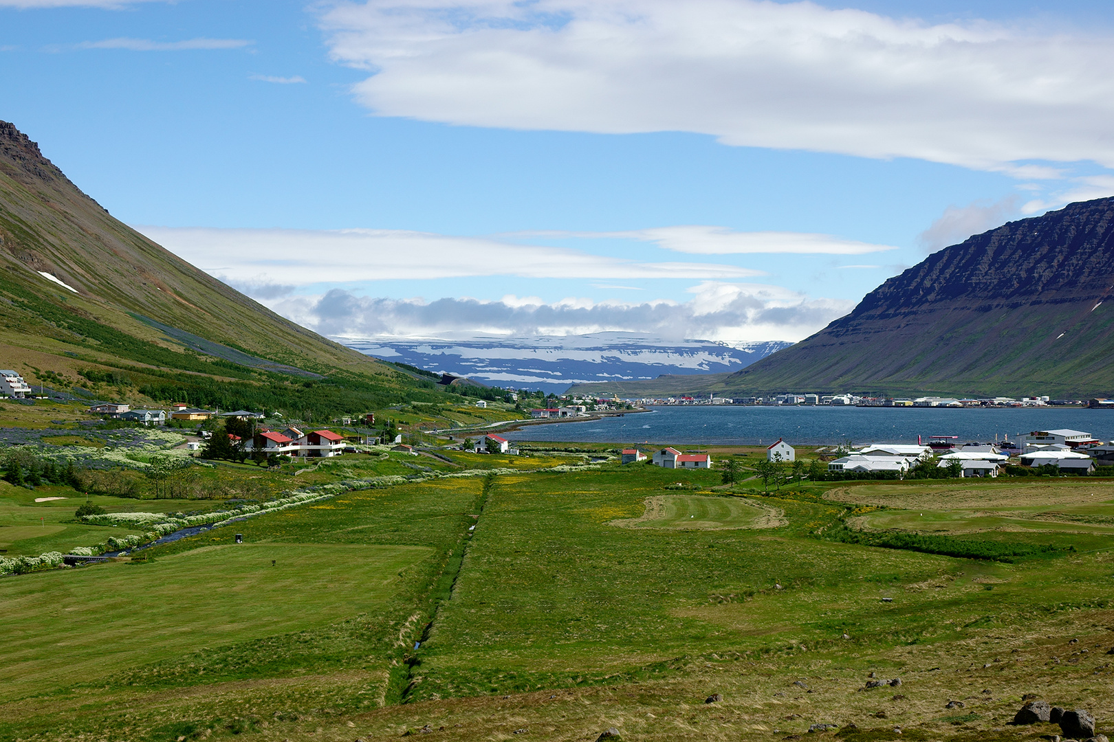 erster Blick auf Isafjödur vom Tunnelportal aus