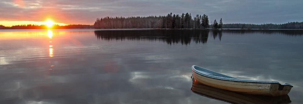 Erster Frost am See. von Wolfgang M. Göbel