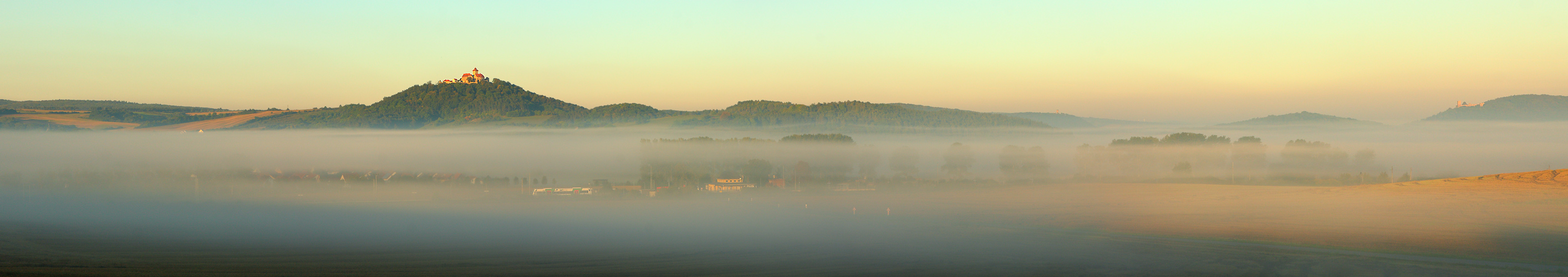 Erster Herbstmorgen bei den "Drei Gleichen" 2010