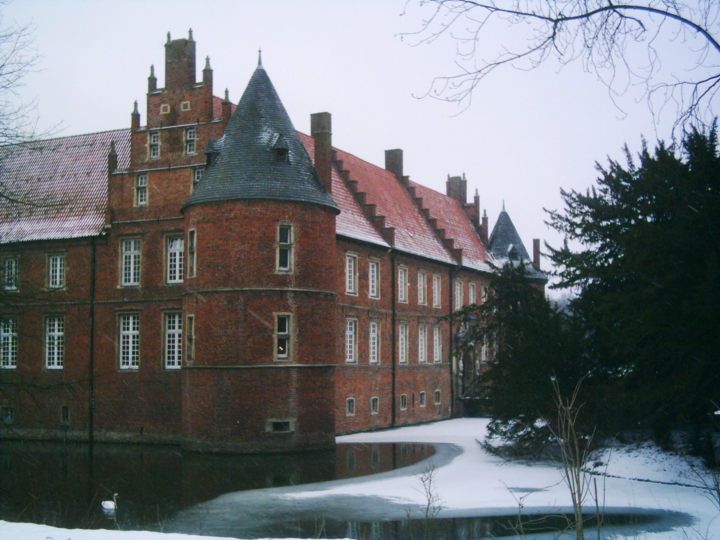 ERSTER SCHNEE AM SCHLOSS..