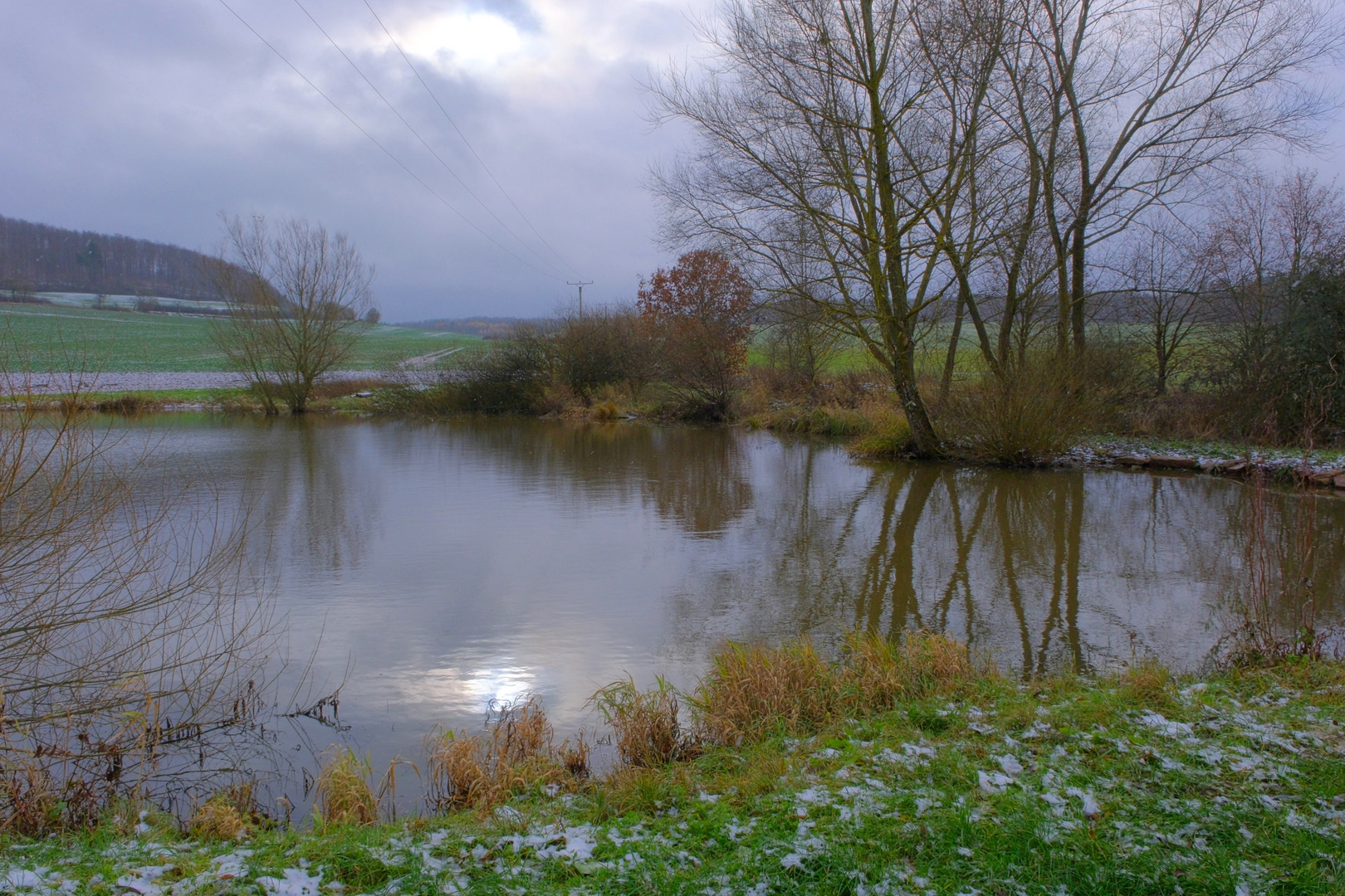 erster Schnee am See