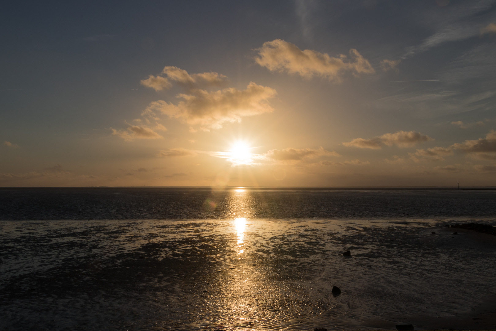 Erster Sonnenuntergang am Meer