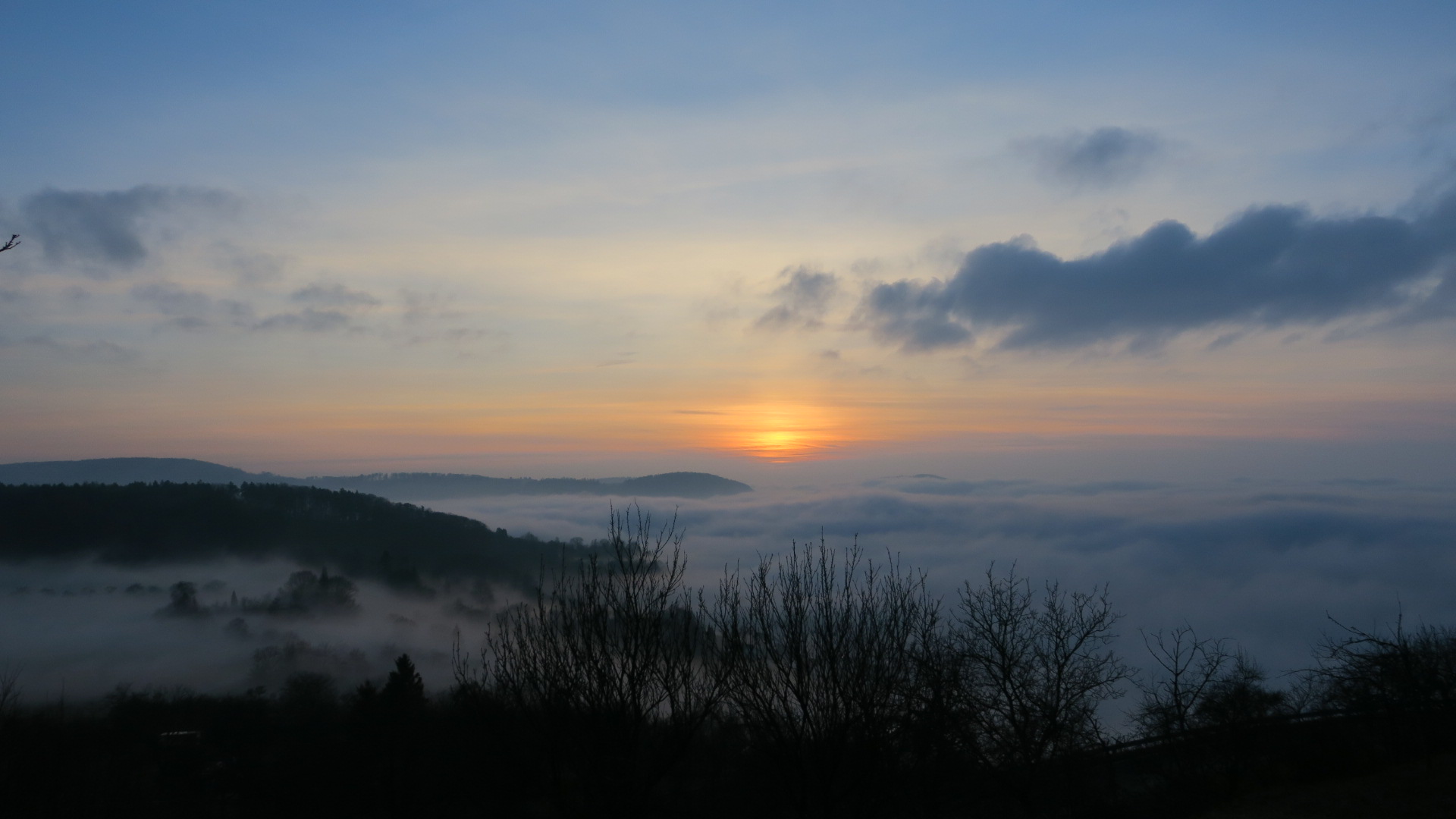 Erster Tag des Jahres verschwindet im Nebel