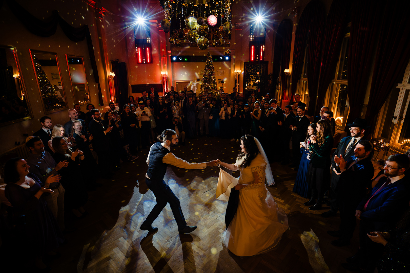 Erster Tanz bei einer jüdischen Hochzeit in Brandenburg