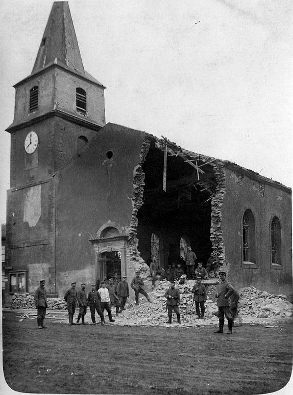 Erster Weltkrieg, 8: Zerschossene Kirche
