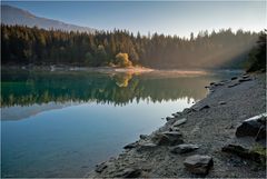 Erstes Licht am Caumasee