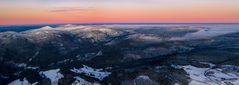 Erstes Licht auf den Bergen des Bayerischen Waldes