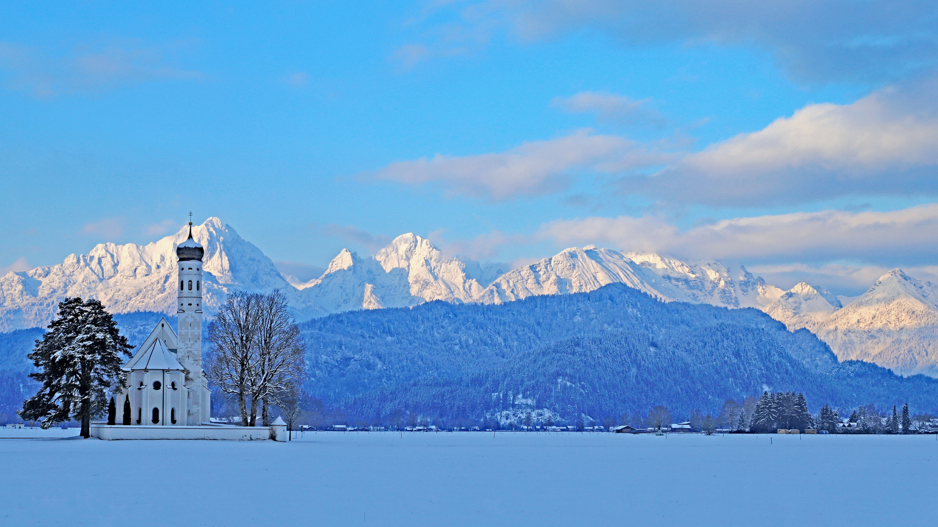 Erstes Licht lässt die Berge erstrahlen...