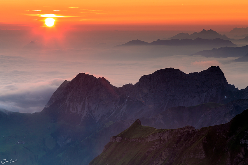 Erstes Licht über dem Nebelmeer