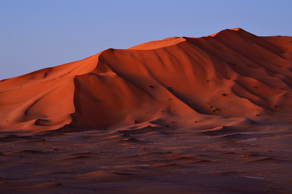 Erstes Licht über der „Rub al-Khali“ Wüste / Oman.