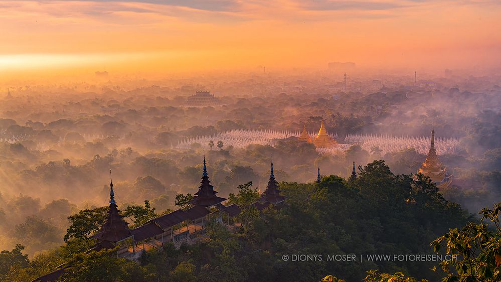 Erstes Licht über Mandalay