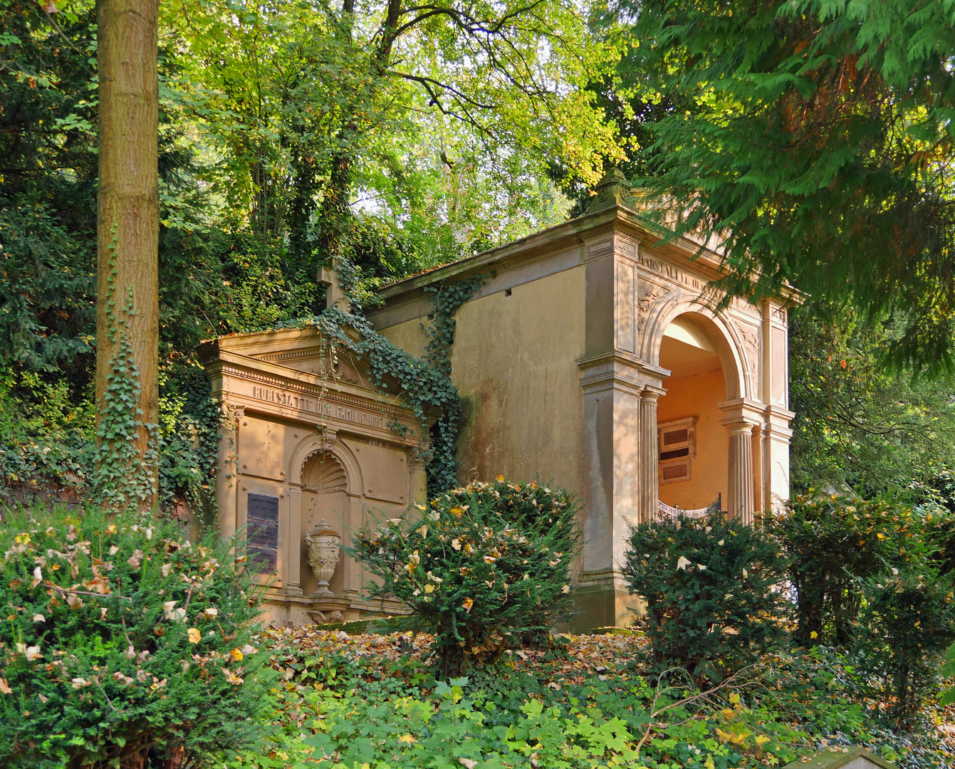 Erstes Mausoleum auf dem Burgfriedhof ...