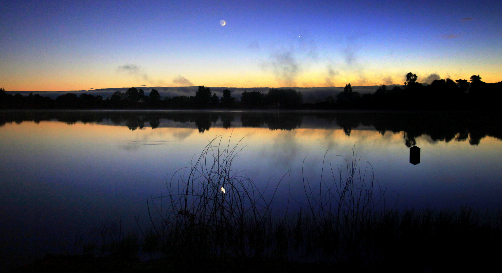 Erstes Morgenlicht am Lake Okaru