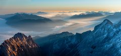 Erstes Morgenlicht auf der Zugspitze