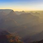 Erstes Morgenlicht leuchtet in den Grand Canyon