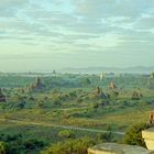 Erstes Morgenlicht über Bagan