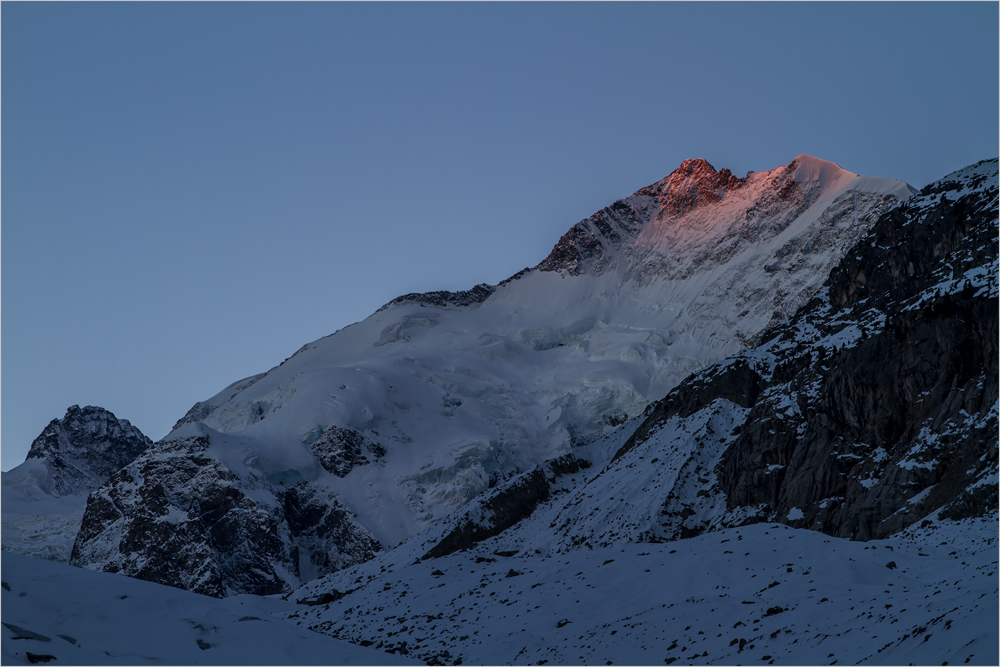 Erstes Sonnenlicht am Biancograt