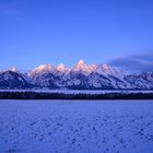 Erstes Sonnenlicht streift die Bergspitzen der Grand Tetons