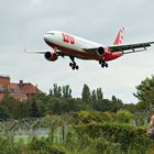 Erstlandung eines Airbus A330-223 (D-ALPD) in Berlin-Tempelhof (THF)