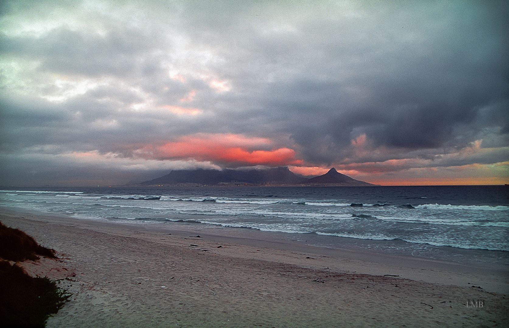 Eruptierender Tafelberg?