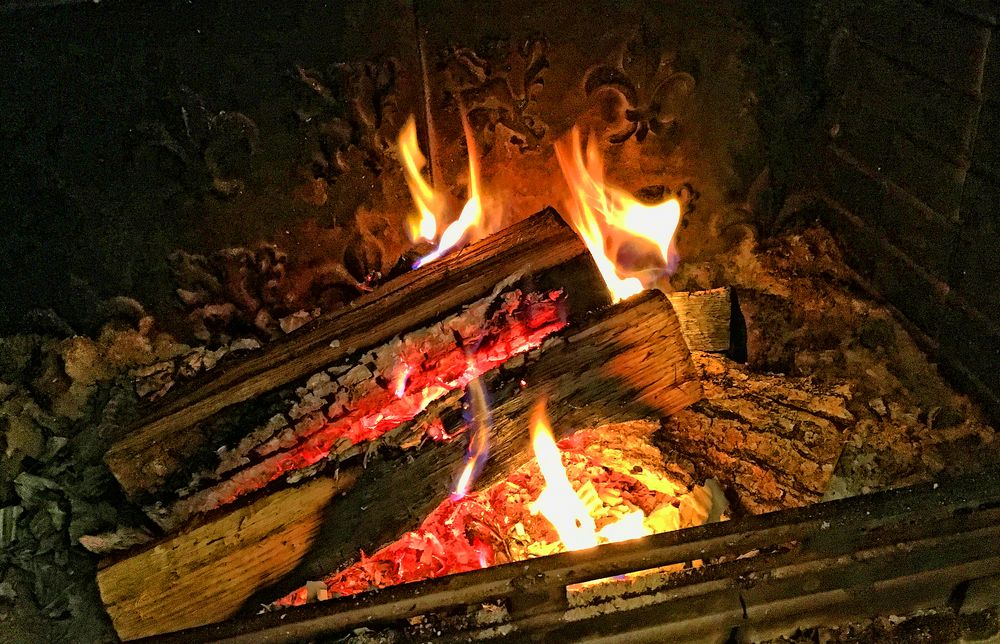 Erwärmt - trocknet - duftet - geil - der Kamin halt.