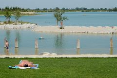 Erzähl Du: liegt auf der Wiese ein Mann ... 