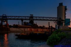 Erzhafen der HKM in Duisburg / HDR