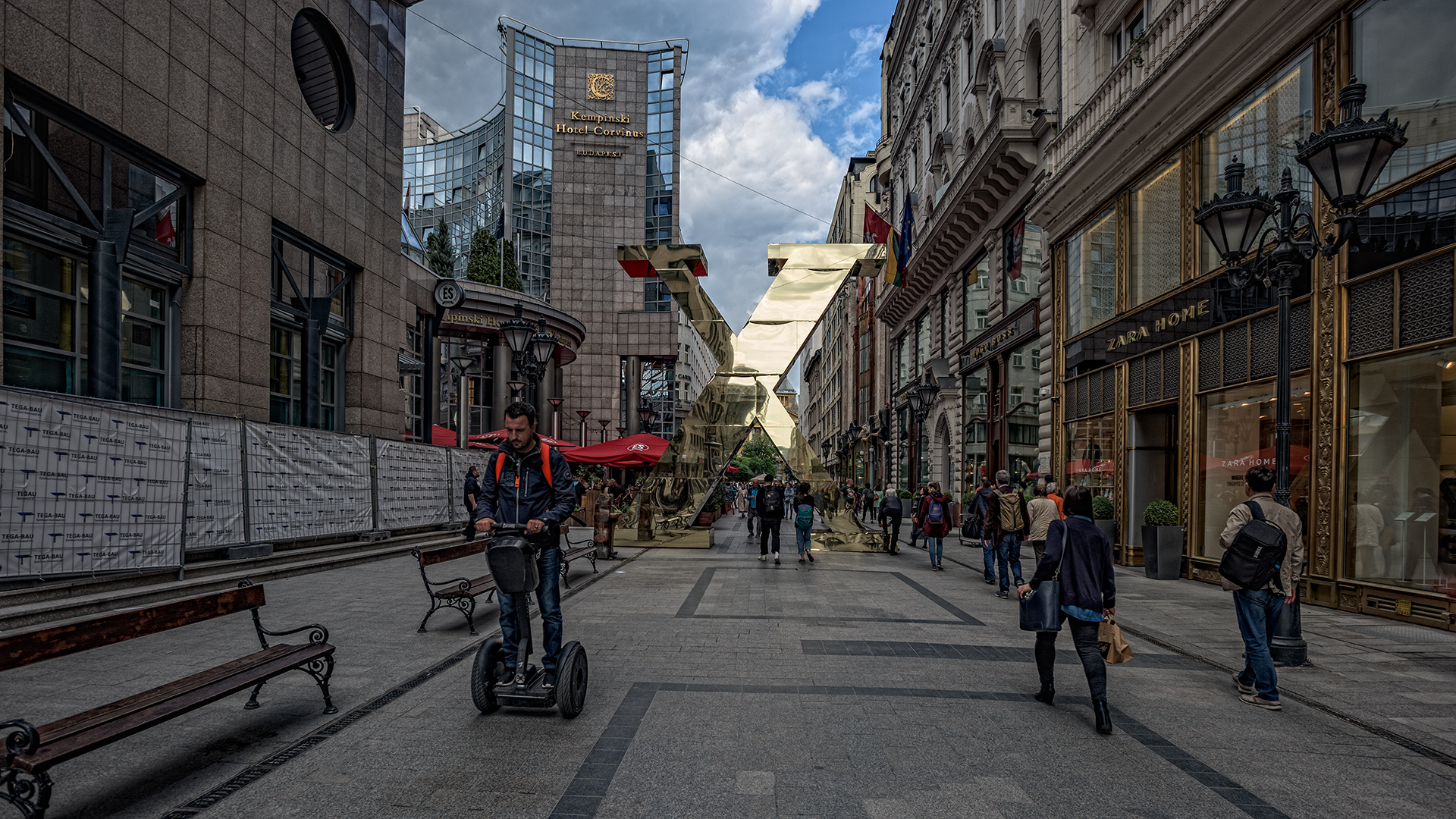  Erzsébet tér-Platz