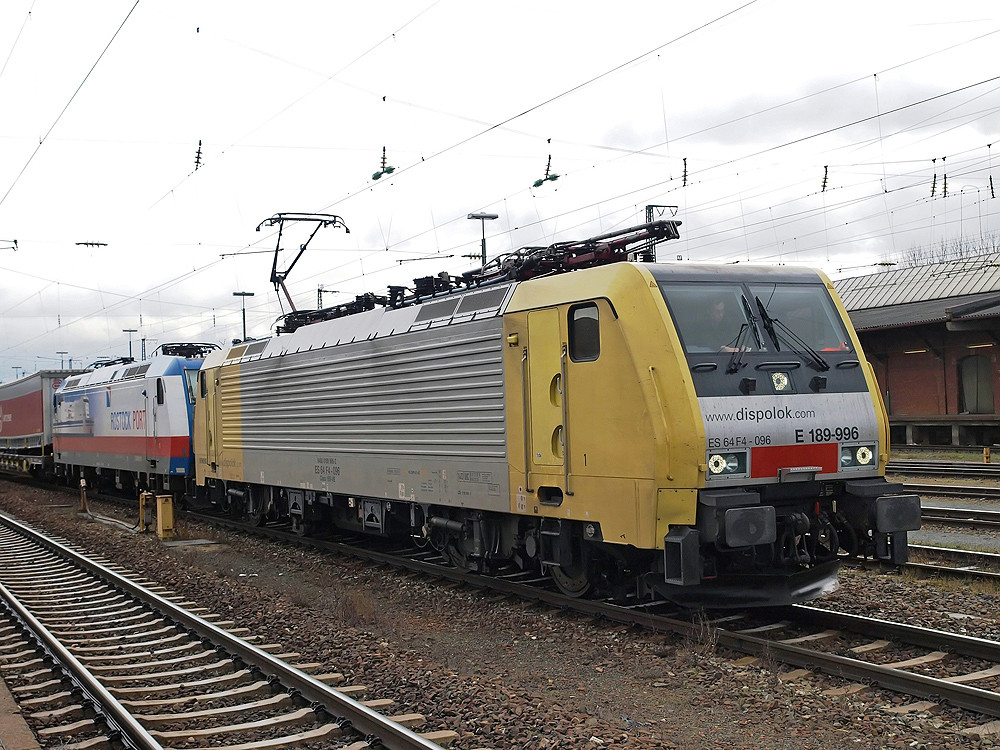 ES 64 F4 - 096 und 185 512-1 in Ansbach