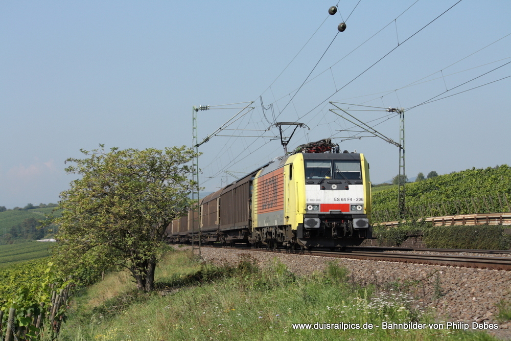 ES 64 F4 - 206 (Locon) mit einem Güterzug in Erbach (Rheingau)