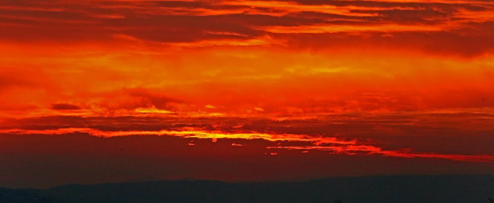 Es brannte gestern Morgen erneut wie Feuer am Himmel...