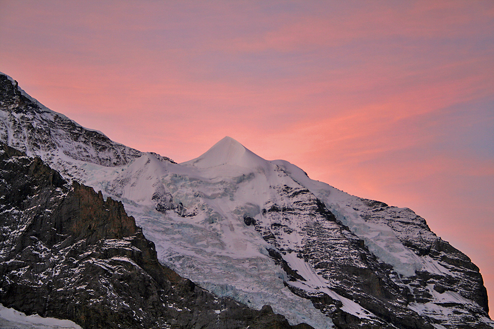 es brennt am Silberhorn vor der Jungfrau