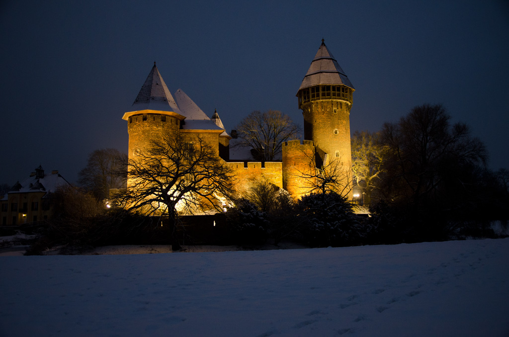 Es dämmert an der Burg Linn