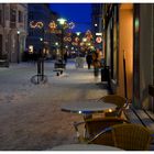 Es demasiado frío tomar café al aire libre (Es ist zu kalt, um draußen Kaffee zu trinken)