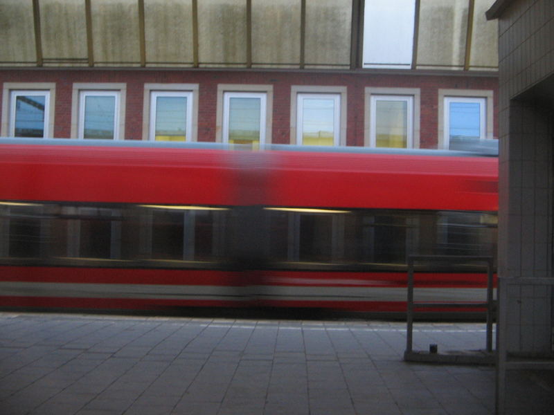 Es fährt jetzt ein, die Regionalbahn...