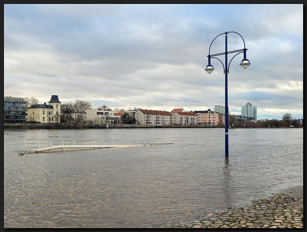 ...Es fährt kein Schiff...