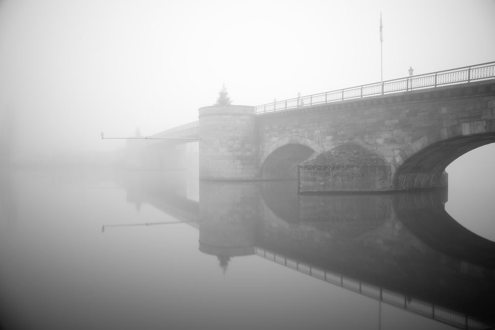 Es führt über den Main eine Brücke von Stein...