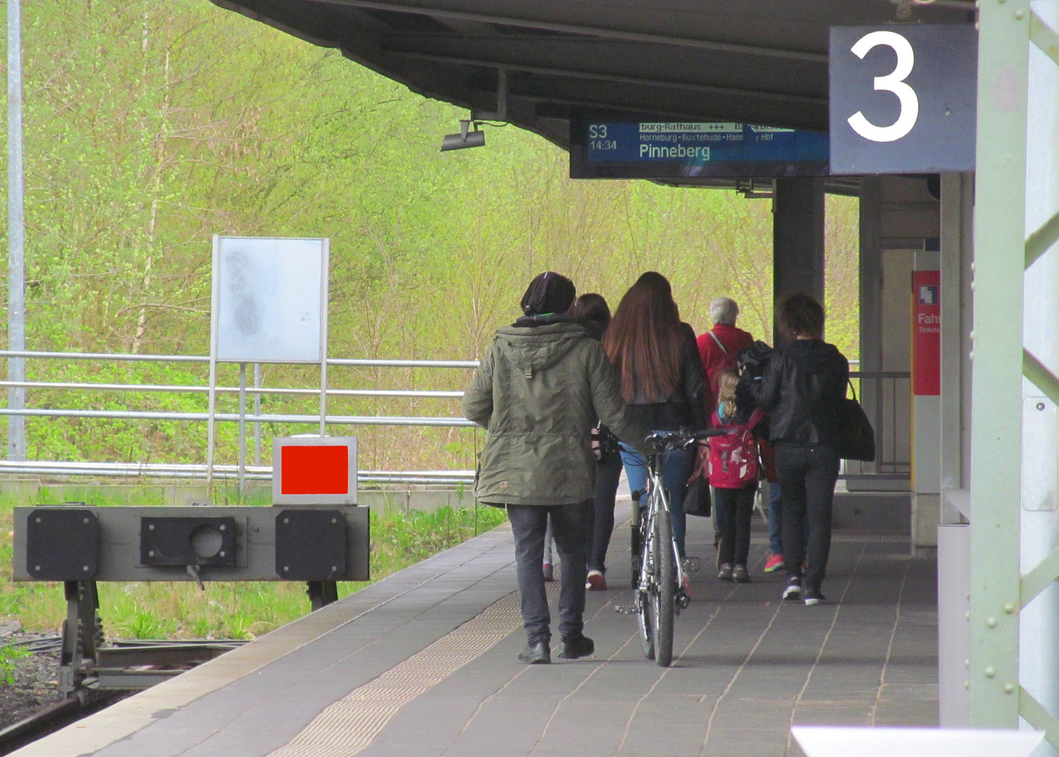 es geht zur großen Treppe der Unterführung ...