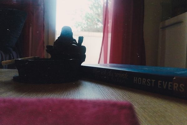 Es gibt eine Stille, tief inmitten aller Ratlosigkeit.