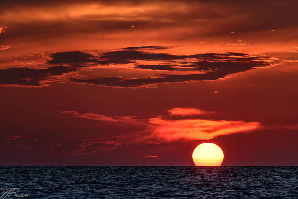 Es Gibt Sie Noch Die Sonne Foto Bild Sonnenuntergange